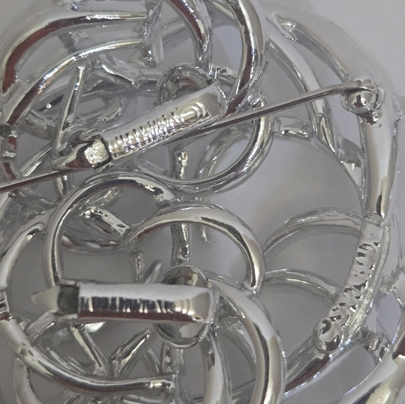 SARA COVENTRY SILVER TONE SET BROOCH AND EARRINGS - Picture 8 of 10